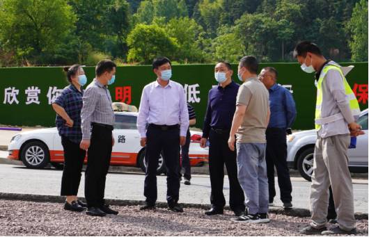 六安市公路管理處黨委書(shū)記、主任楊廣來(lái)一行蒞臨指導(dǎo)我司項(xiàng)目